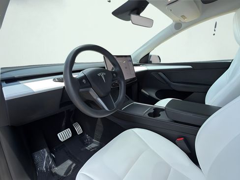 Used 2023 Tesla Model Y Performance AWD/4WD image 16