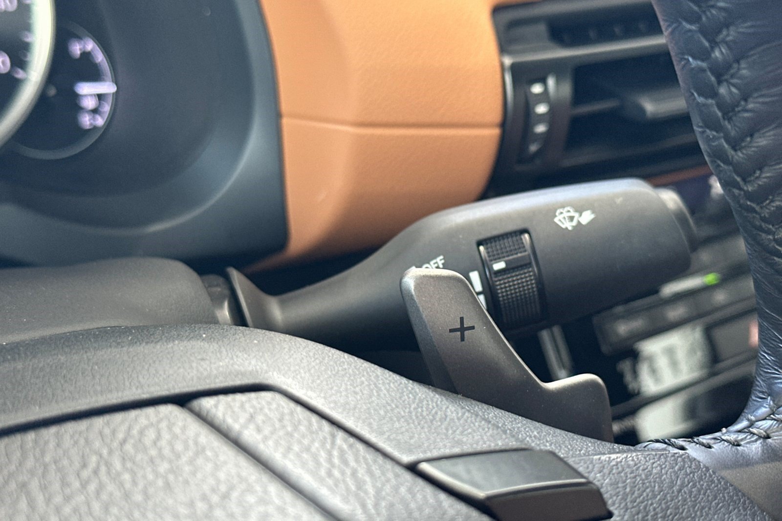 Used 2023 Lexus IS 300 w/ Comfort Package RWD image 32