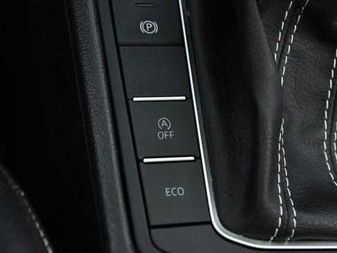 Certified 2023 Volkswagen Jetta SE w/ Panoramic Sunroof Package FWD image 17