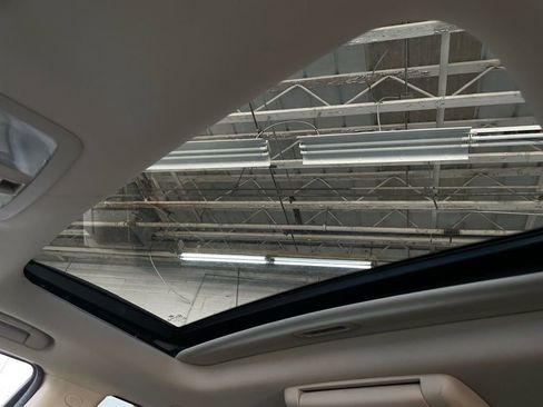 Used 2012 Hyundai Veracruz Limited w/ Entertainment Pkg image 54