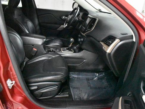 Used 2017 Jeep Cherokee Limited image 14