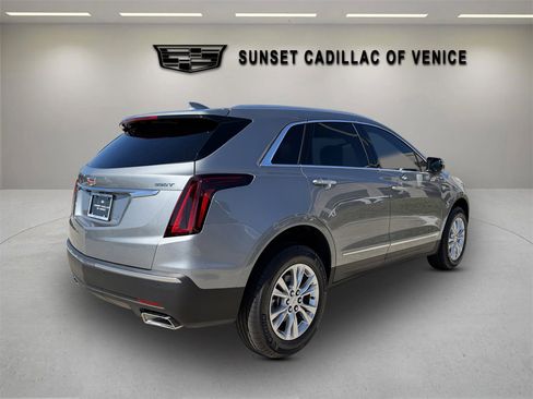 New 2025 Cadillac XT5 Luxury image 3