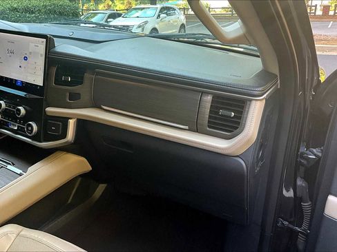 Used 2023 Ford Expedition Limited image 35