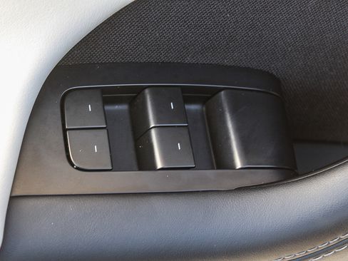 Used 2022 Tesla Model X Plaid image 19