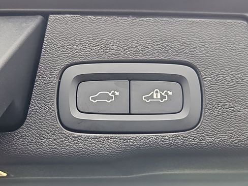 New 2026 Volvo XC60 B5 Ultra w/ Protection Package Premier image 12