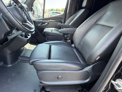 Used 2024 Mercedes-Benz Sprinter 2500 image 21