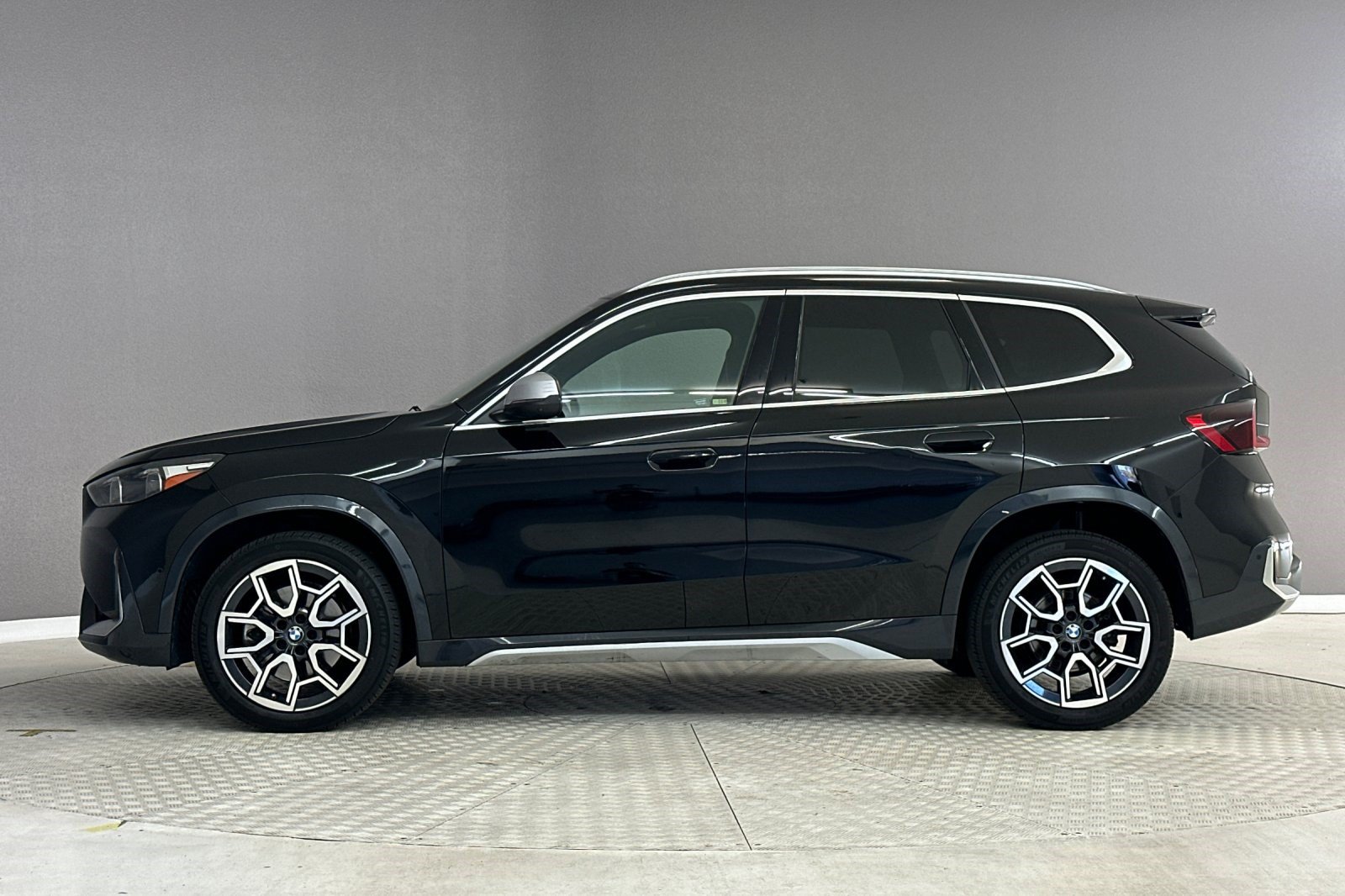 Certified 2023 BMW X1 xDrive28i w/ Premium Package AWD/4WD image 2