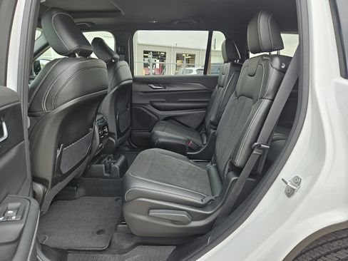 New 2025 Jeep Grand Cherokee L Altitude image 13