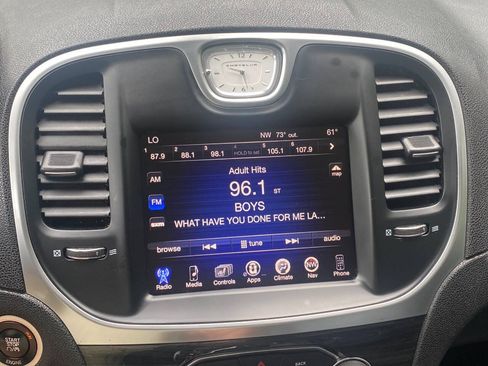 Used 2016 Chrysler 300 Limited RWD image 29