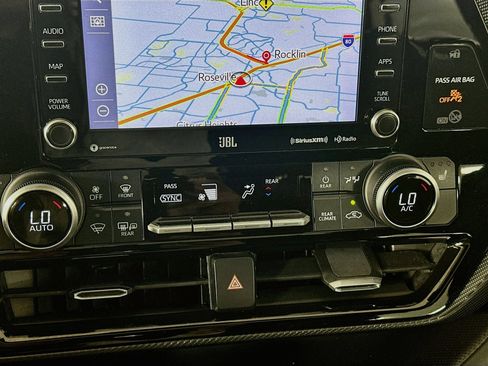 Used 2021 Toyota Highlander XSE AWD/4WD image 23