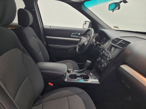 Used 2016 Ford Explorer XLT image 21