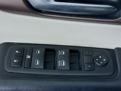 Used 2023 Chrysler Voyager LX image 24