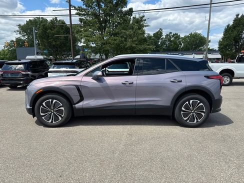 Used 2024 Chevrolet Blazer EV LT AWD/4WD image 2