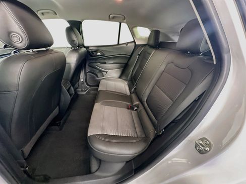 Used 2025 Chevrolet Trax LT FWD image 28