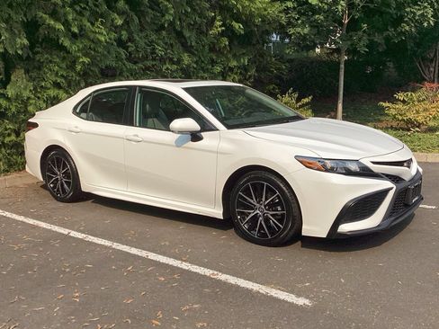 Certified 2024 Toyota Camry SE AWD/4WD image 5