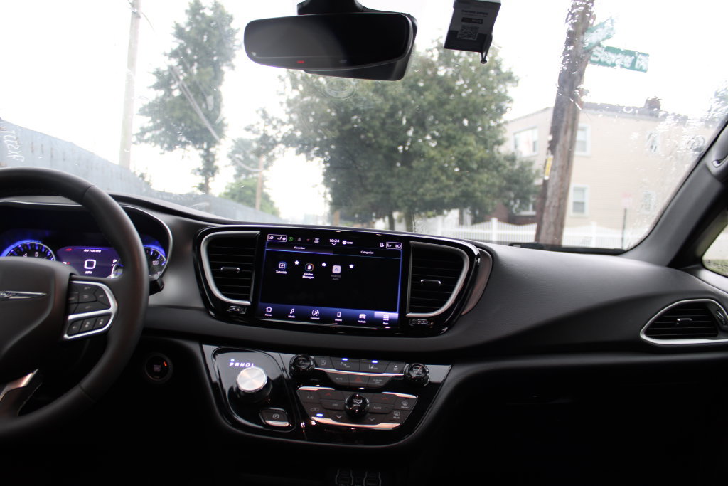 Used 2025 Chrysler Pacifica Select FWD image 26