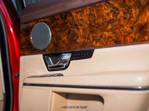 Used 2012 Jaguar XJ image 34