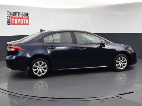 Used 2025 Toyota Corolla LE FWD image 5