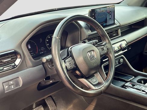 Used 2023 Honda Pilot TrailSport image 9