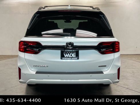 New 2026 Honda Odyssey Touring image 4
