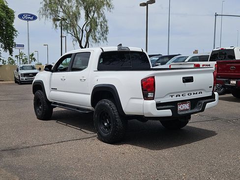 Used 2017 Toyota Tacoma TRD Off-Road w/ Tow Package (A/T) AWD/4WD image 8