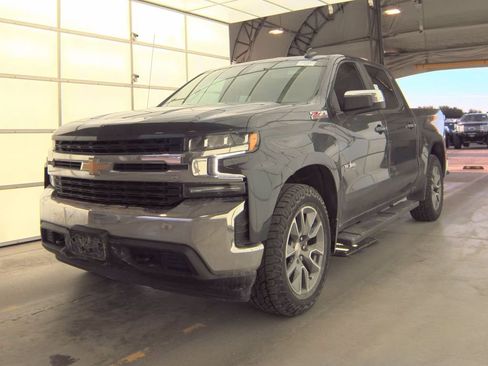 Used 2022 Chevrolet Silverado 1500 LT AWD/4WD image 2