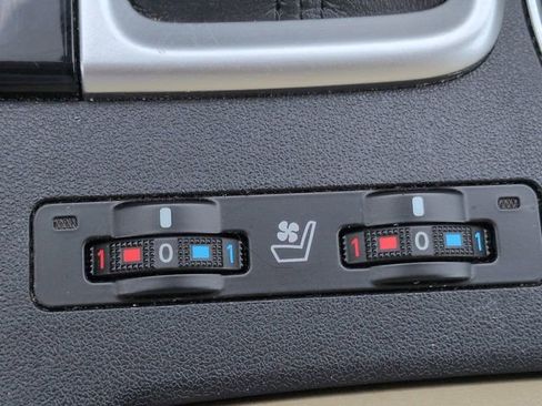 Used 2017 Toyota Highlander Limited AWD/4WD image 24