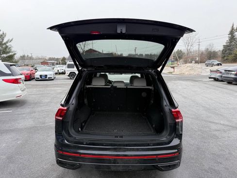 Used 2022 Volkswagen Tiguan SE R-Line image 10