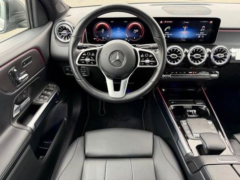 Used 2021 Mercedes-Benz GLB 250 4MATIC image 11