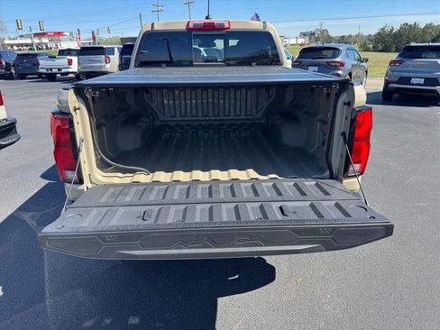 Used 2024 Chevrolet Colorado Z71 w/ Z71 Convenience Package 2 image 9