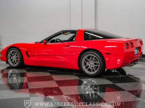 Used 1998 Chevrolet Corvette Coupe w/ Roof Pkg RWD image 9