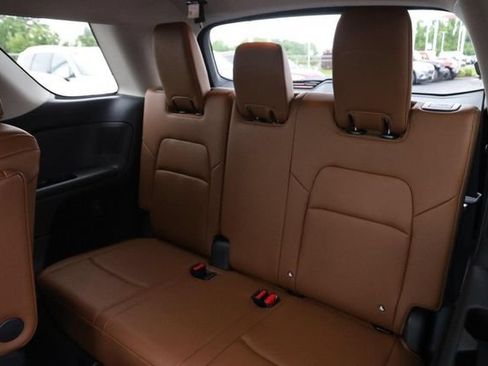 Certified 2025 Nissan Pathfinder Platinum AWD/4WD image 13