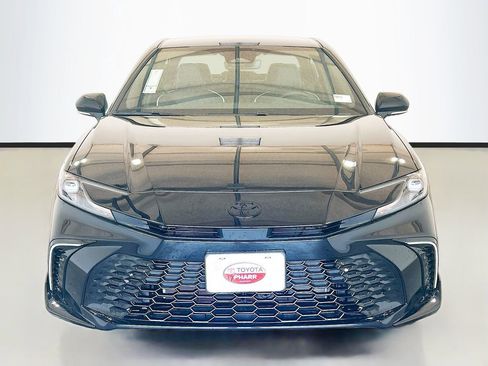 New 2026 Toyota Camry Hybrid FWD image 2