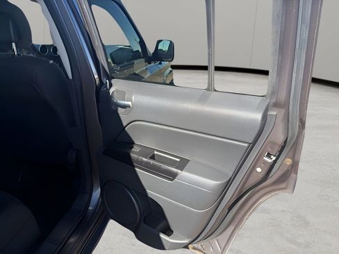 Used 2015 Jeep Patriot Latitude AWD/4WD image 14