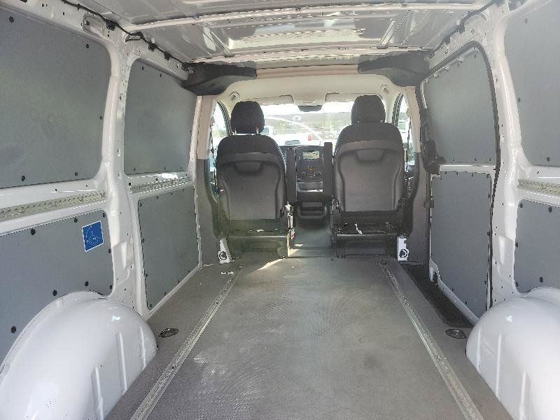 Used 2023 Mercedes-Benz Metris image 9