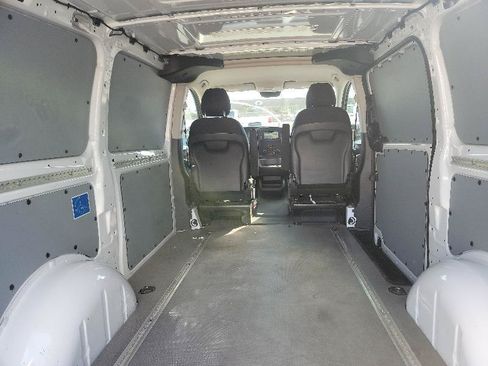 Used 2023 Mercedes-Benz Metris image 9