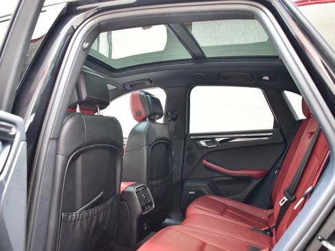 Used 2023 Porsche Macan AWD/4WD image 15