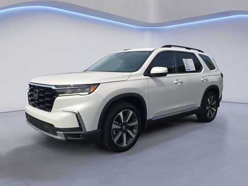 Certified 2025 Honda Pilot Elite image 1