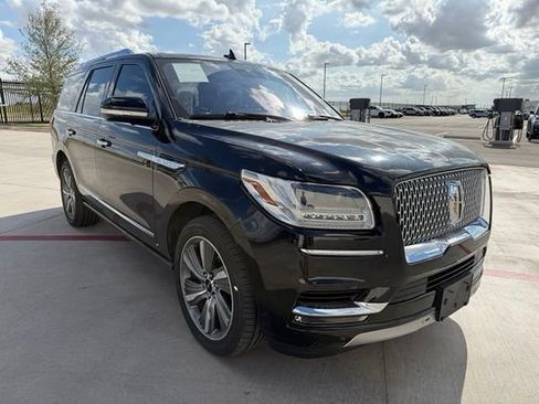 Used 2018 Lincoln Navigator Reserve w/ Technology Package AWD/4WD image 2