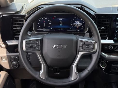 Used 2025 Chevrolet Silverado 1500 LT Trail Boss w/ Convenience Package II AWD/4WD image 13