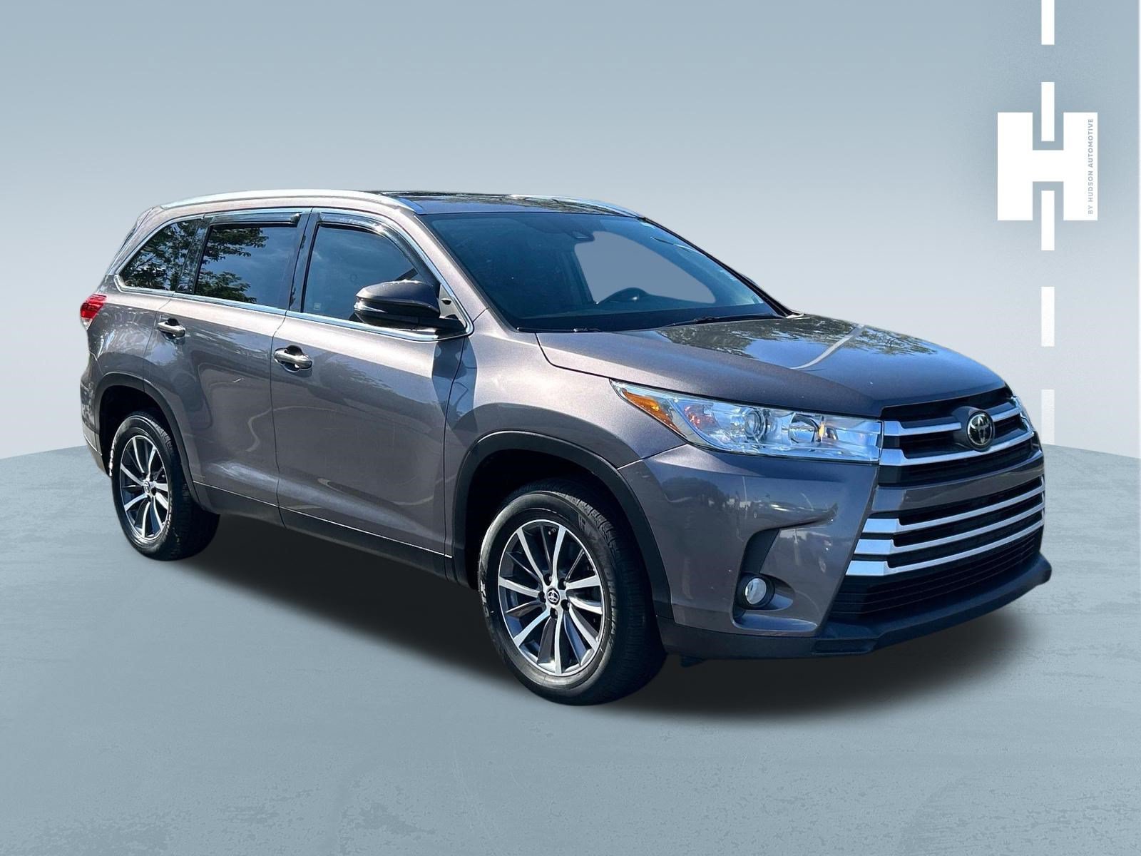 Used 2019 Toyota Highlander XLE FWD image 1