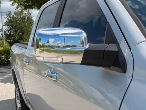 Used 2018 RAM 1500 Laramie w/ Convenience Group AWD/4WD image 12