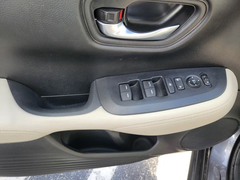 Certified 2024 Honda HR-V LX image 17