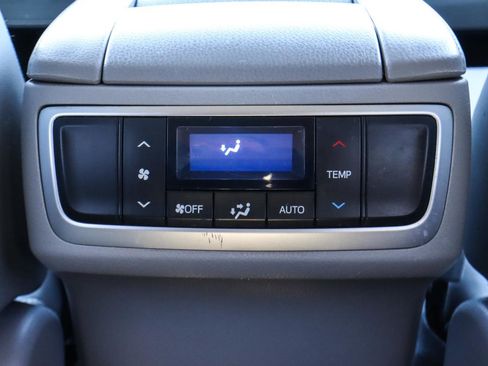 Used 2016 Toyota Highlander Limited image 34