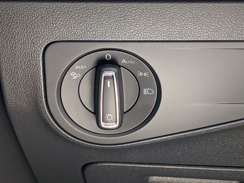 Used 2023 Volkswagen Tiguan SEL R-Line image 18