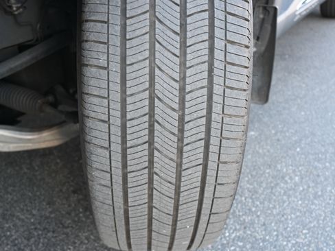 Used 2020 Ford Explorer Limited w/ Hybrid Equipment Group 310A image 12