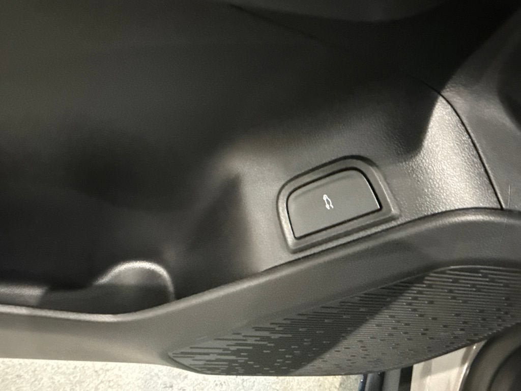 New 2027 GMC Terrain Elevation w/ Elevation Premium Package AWD/4WD image 24