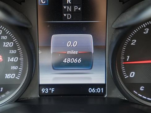 Used 2019 Mercedes-Benz GLC 300 w/ Parking Assistance Package image 41