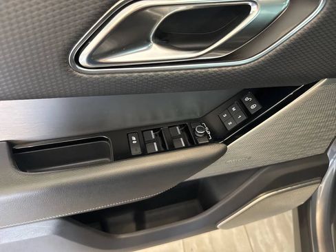 Used 2019 Land Rover Range Rover Velar R-Dynamic SE AWD/4WD image 33