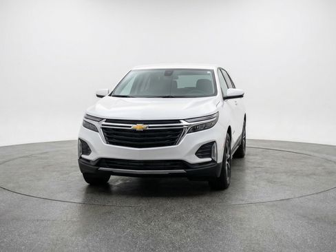 Used 2025 Chevrolet Equinox LT image 2